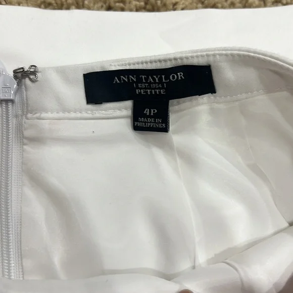 White skirt - Picture 5 of 6